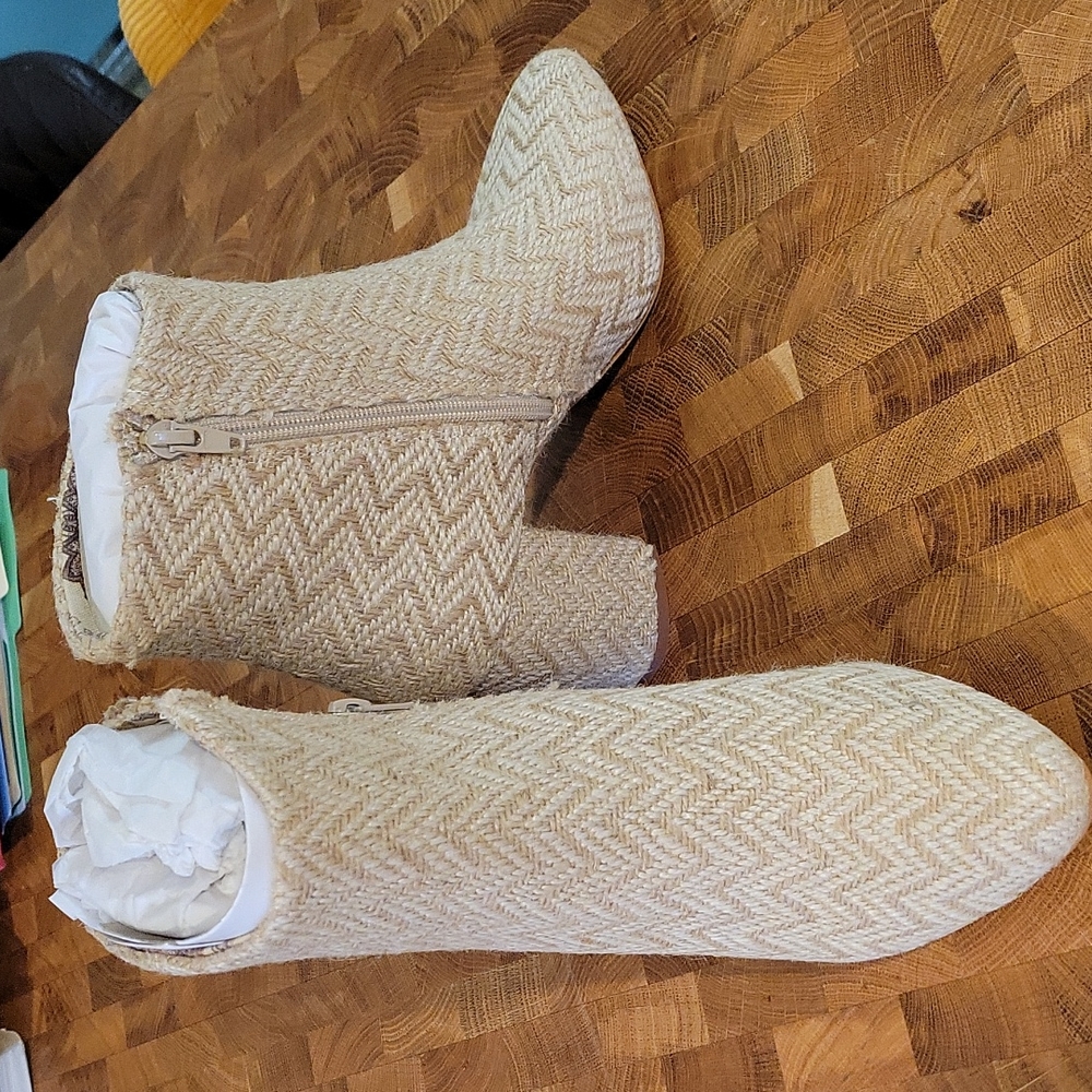 Boot - Picture 2 of 4